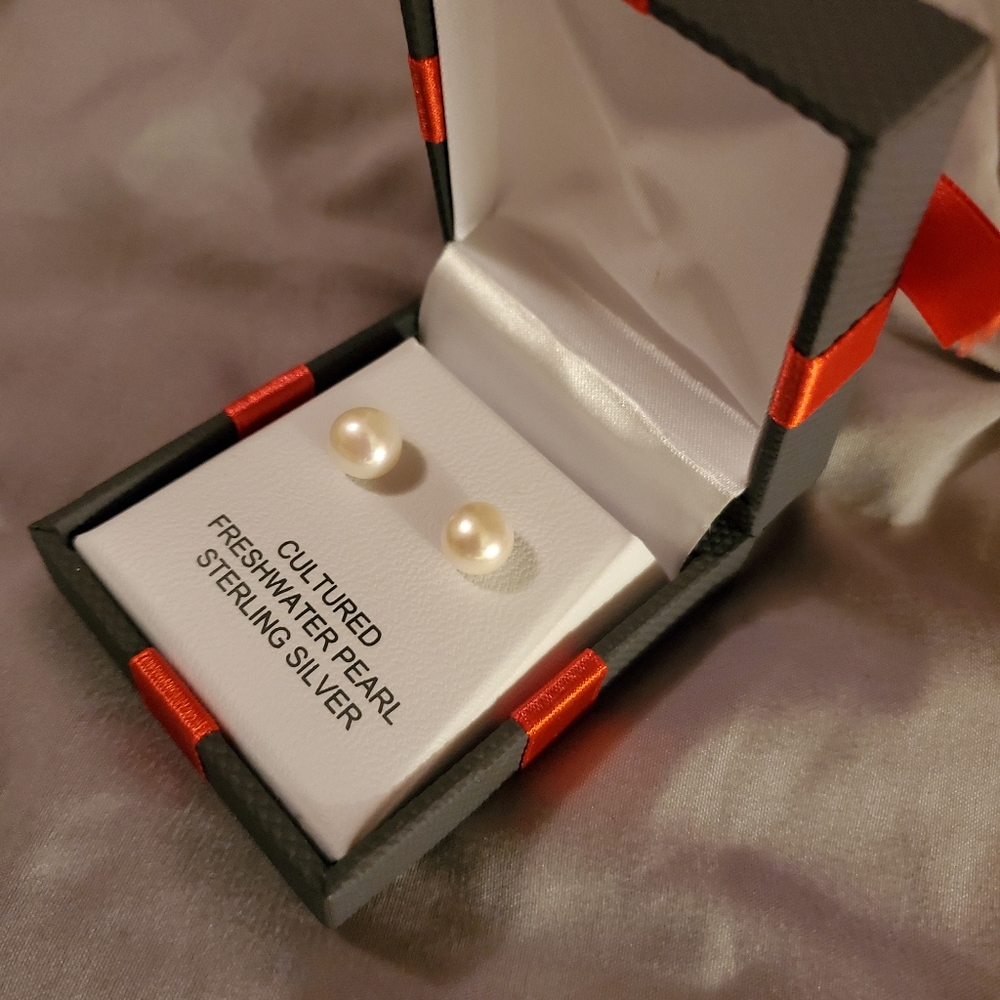 New pearl earrings